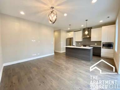 Main picture of 317 W Evergreen Ave