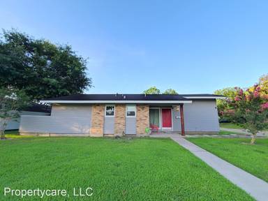 Main picture of 10102 Elmhurst St
