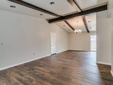 Main picture of 701 SW 71st St