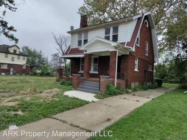 Main picture of 13935 Robson St