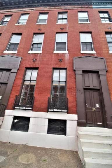 Main picture of 937 N Calvert St