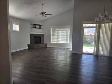Main picture of 1406 NW Upas Ave