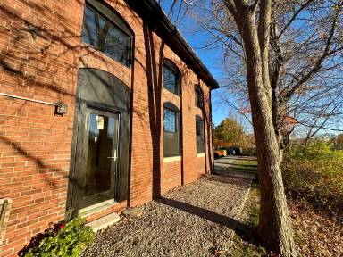 Main picture of 30 Lincoln St
