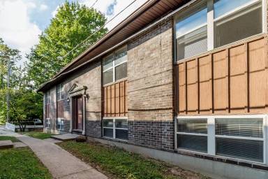 Main picture of 400 Lawrence Pl