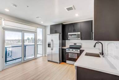 Main picture of 6910 Ridge Ave