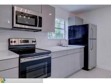 Main picture of 645 NE 10TH AVE