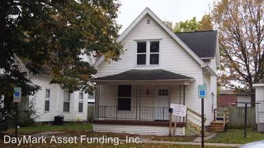 Main picture of 321 16th St NE