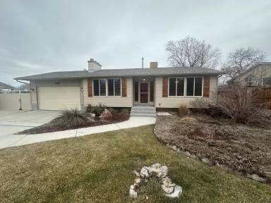Main picture of 835 E Canyon Breeze Ln