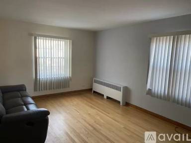 Main picture of 6913 W Addison St
