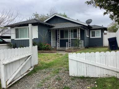 Main picture of 242 Santiago Ave