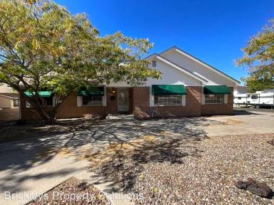 Main picture of 3721 General Chennault St NE