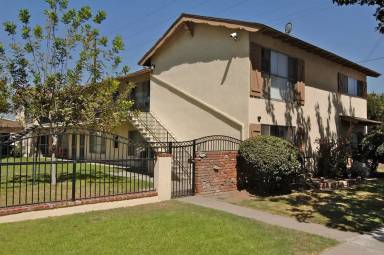 Main picture of 2325 E Santa Fe Ave