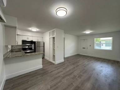 Main picture of 2221 Monroe St