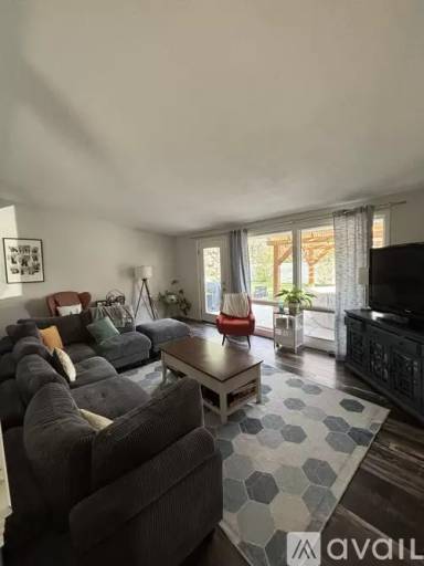 Main picture of 913 Buena Dr