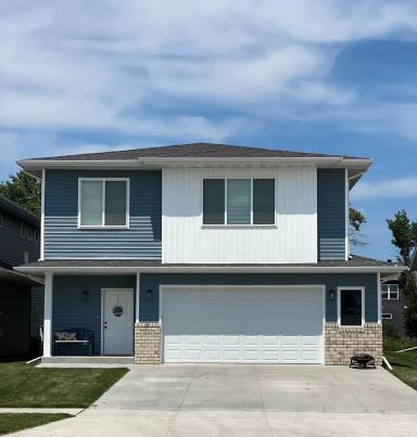 Main picture of 1010 27th Ave W