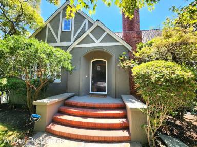 Main picture of 1837 Brewster Ave