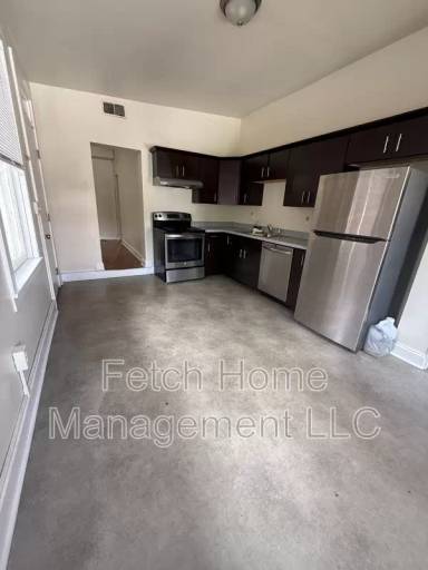 Main picture of 103 S Queen St