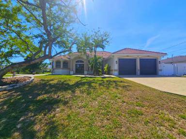 Main picture of 244 SE 20th Ct