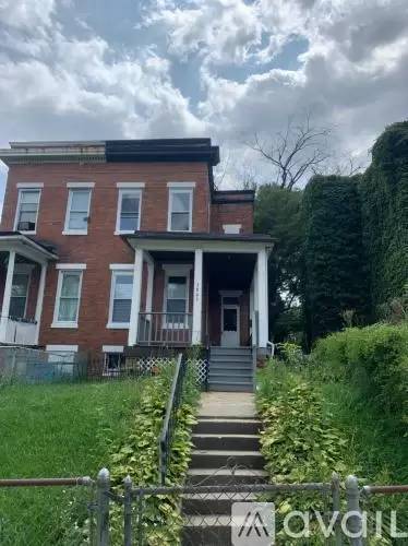 Main picture of 2807 W Mosher St