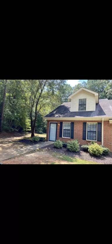 Main picture of 635 Huntington Rd
