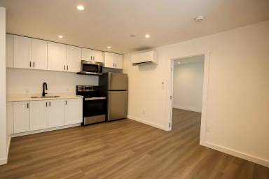 Main picture of 1237 W 93rd St