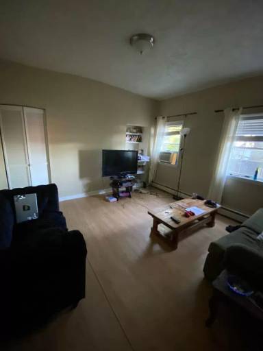 Main picture of 2617 Burham St