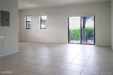 Main picture of 10630 NW 88th St