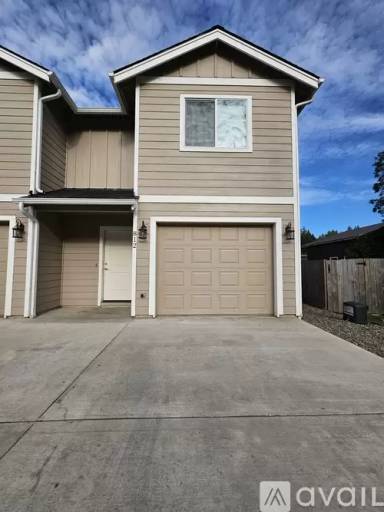 Main picture of 812 SW Mayer Ave