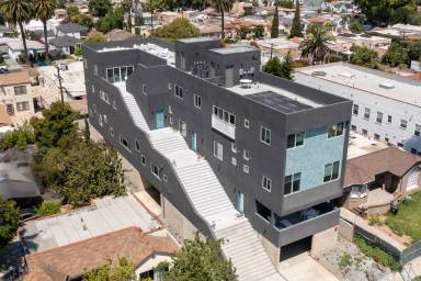 Main picture of 3045 West Blvd