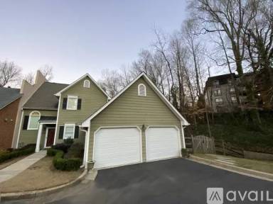Main picture of 947 Lenox Hill Ct NE