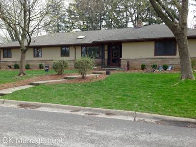 Main picture of 1001 Oakhurst Dr