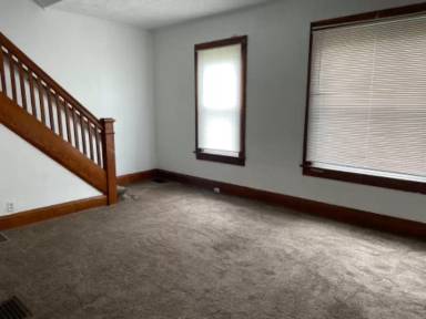 Main picture of 330 Robbins Ave