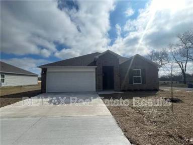 Main picture of 806 Comanche Dr
