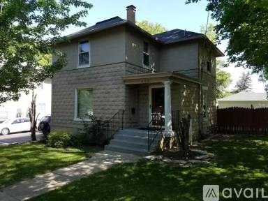 Main picture of 426 E 9th St