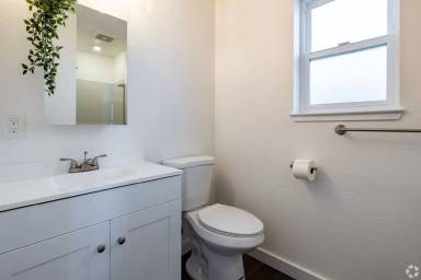 Main picture of 804 Adams St
