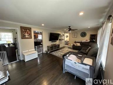 Main picture of 44 Hudson Rd