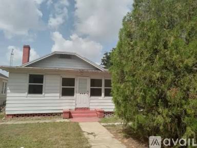 Main picture of 445 Oak Ave