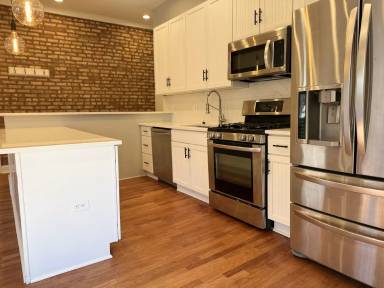 Main picture of 5025 S Michigan Ave