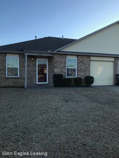 Main picture of 3401 E Gillette St