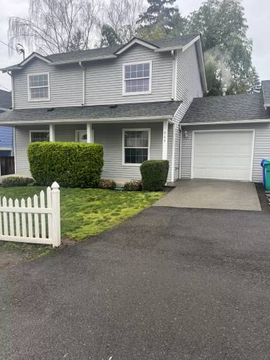 Main picture of 844 SE 117th Ave