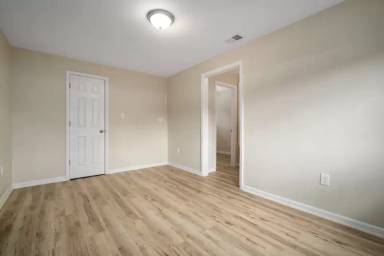 Main picture of 8 S Reed Ave