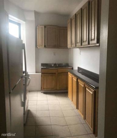 Main picture of 200 Dyckman St