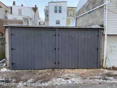 Main picture of 1942 North St