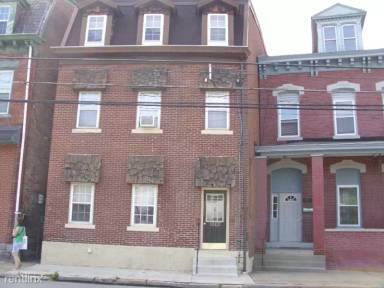 Main picture of 1602 Lowrie St