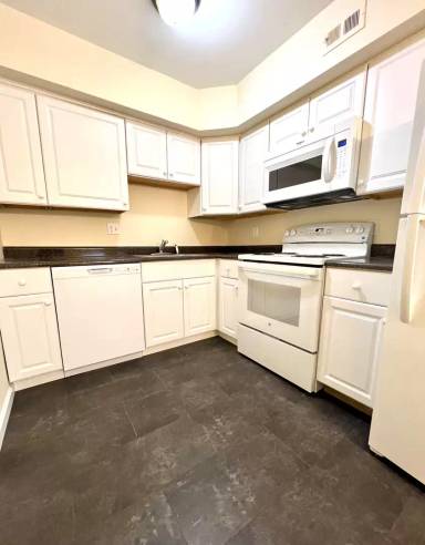Main picture of 246-247 Washington Place Apartments