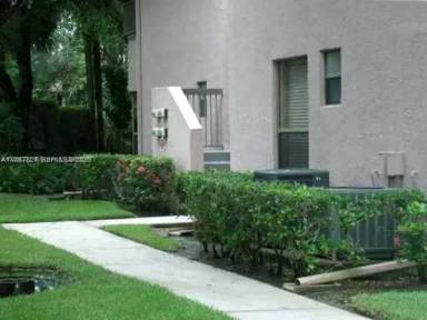 Main picture of 3929 Carambola Cir N