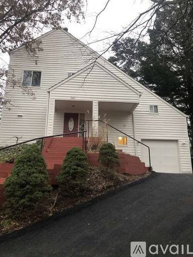 Main picture of 1661 Cedar Hollow Way
