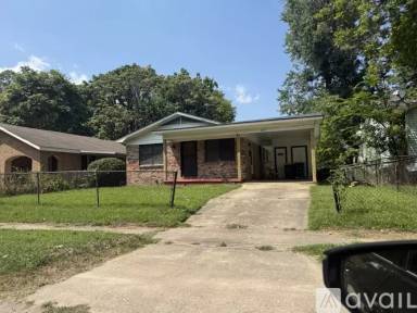 Main picture of 2607 E Washington Ave