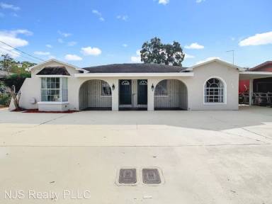 Main picture of 3318 W Walnut St