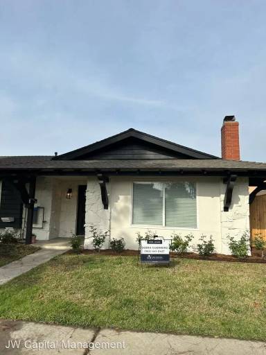 Main picture of 2701 W Aurora St